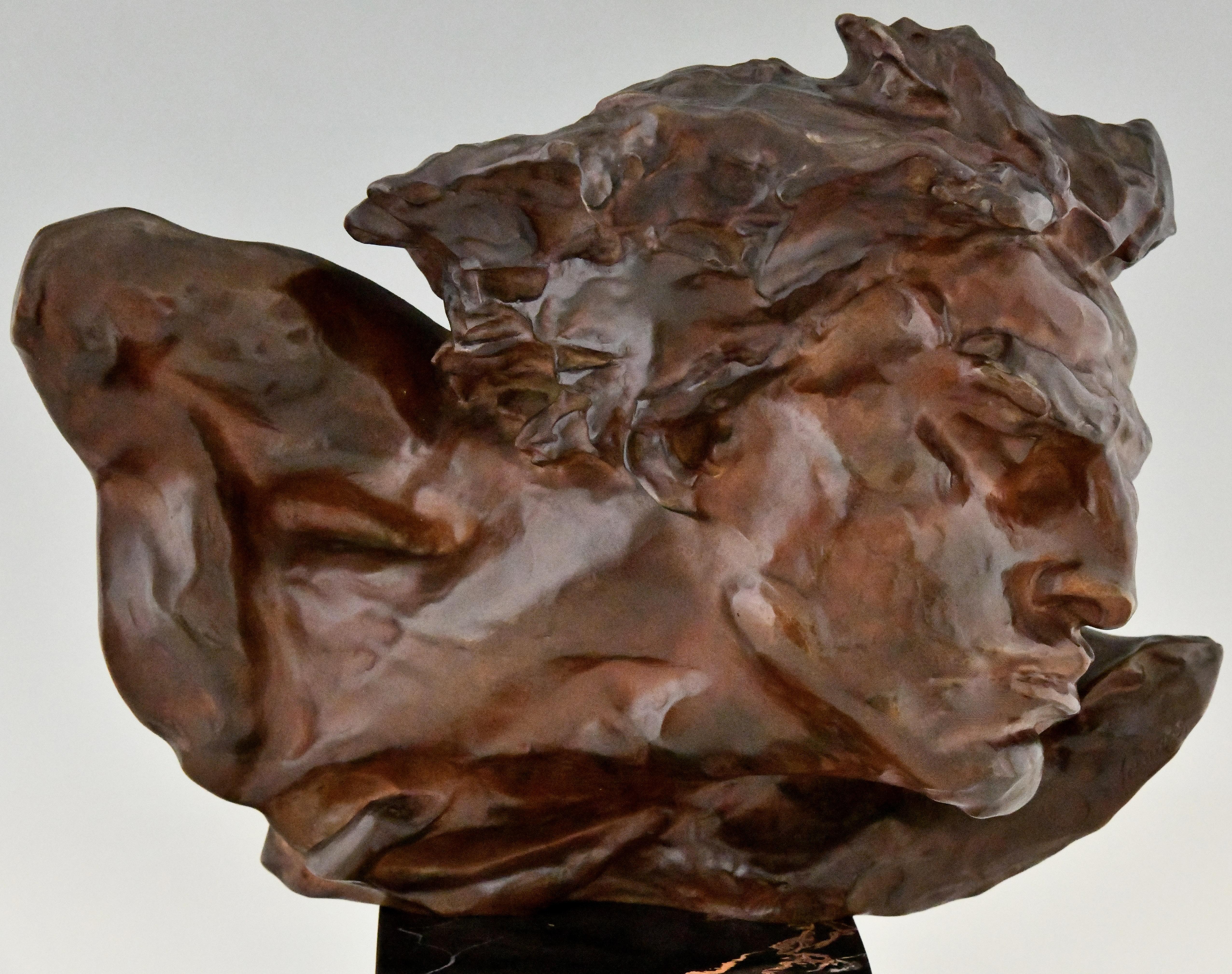 LE RHONE Escultura Art Decó de bronce de un hombre firmada por André César Vermare en venta 3