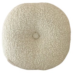 Le Rond Medium Bouclé-Kissen aus Wolle, eierschalenfarben