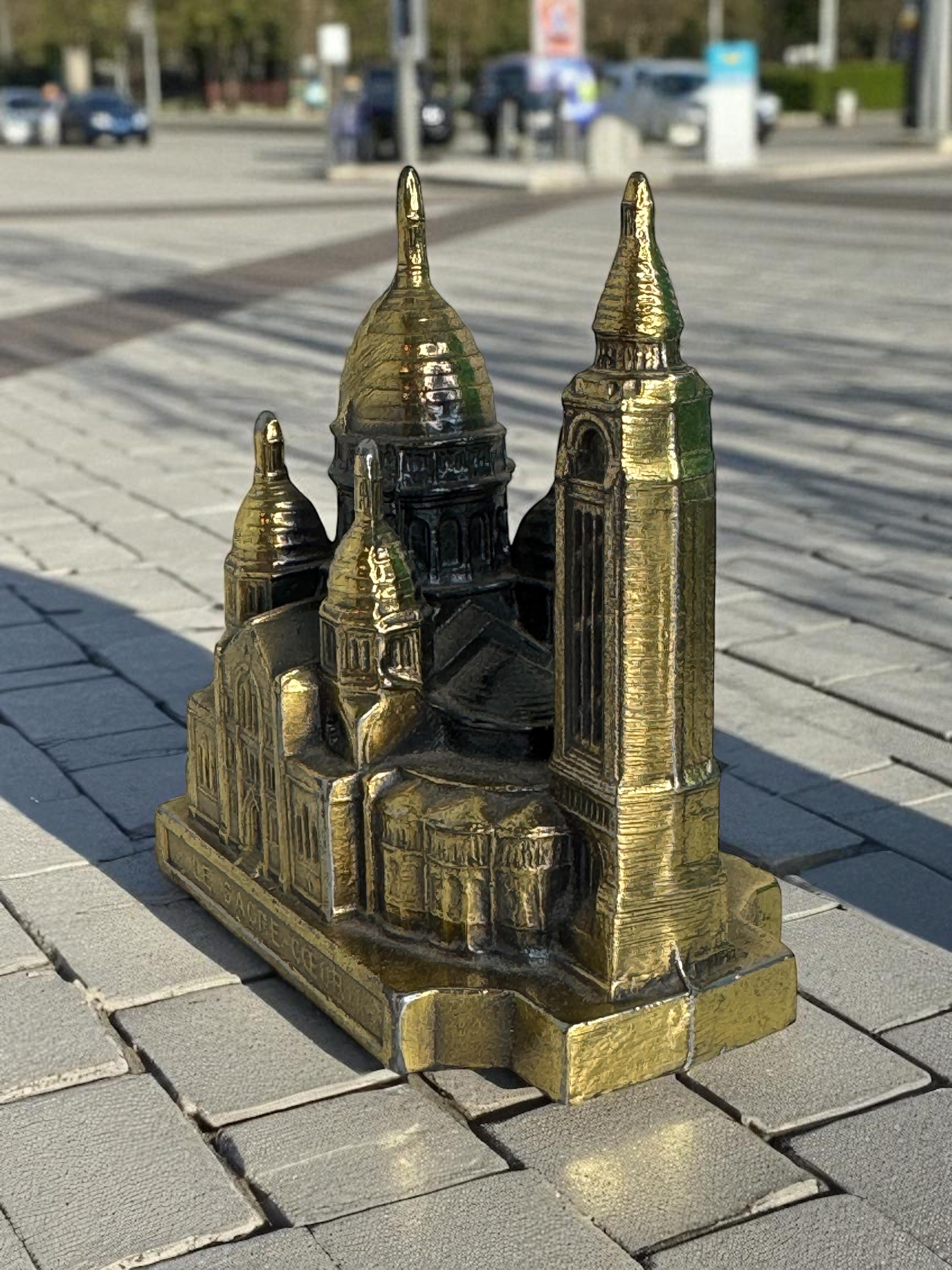 Souvenir della cattedrale del Sacro Cuore Edificio Architettonico da collezione Francia in vendita 6