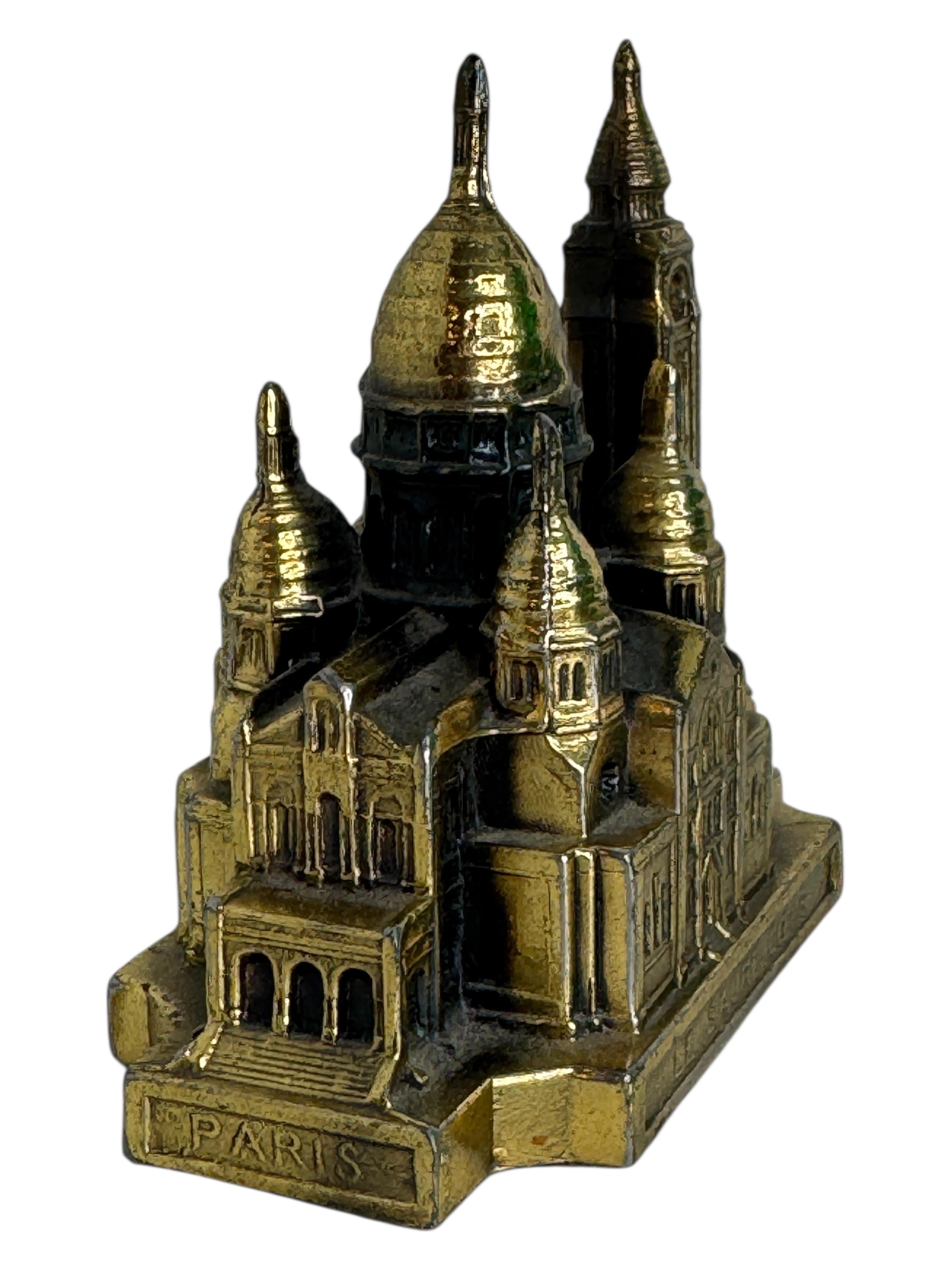 Art Nouveau Souvenir della cattedrale del Sacro Cuore Edificio Architettonico da collezione Francia in vendita