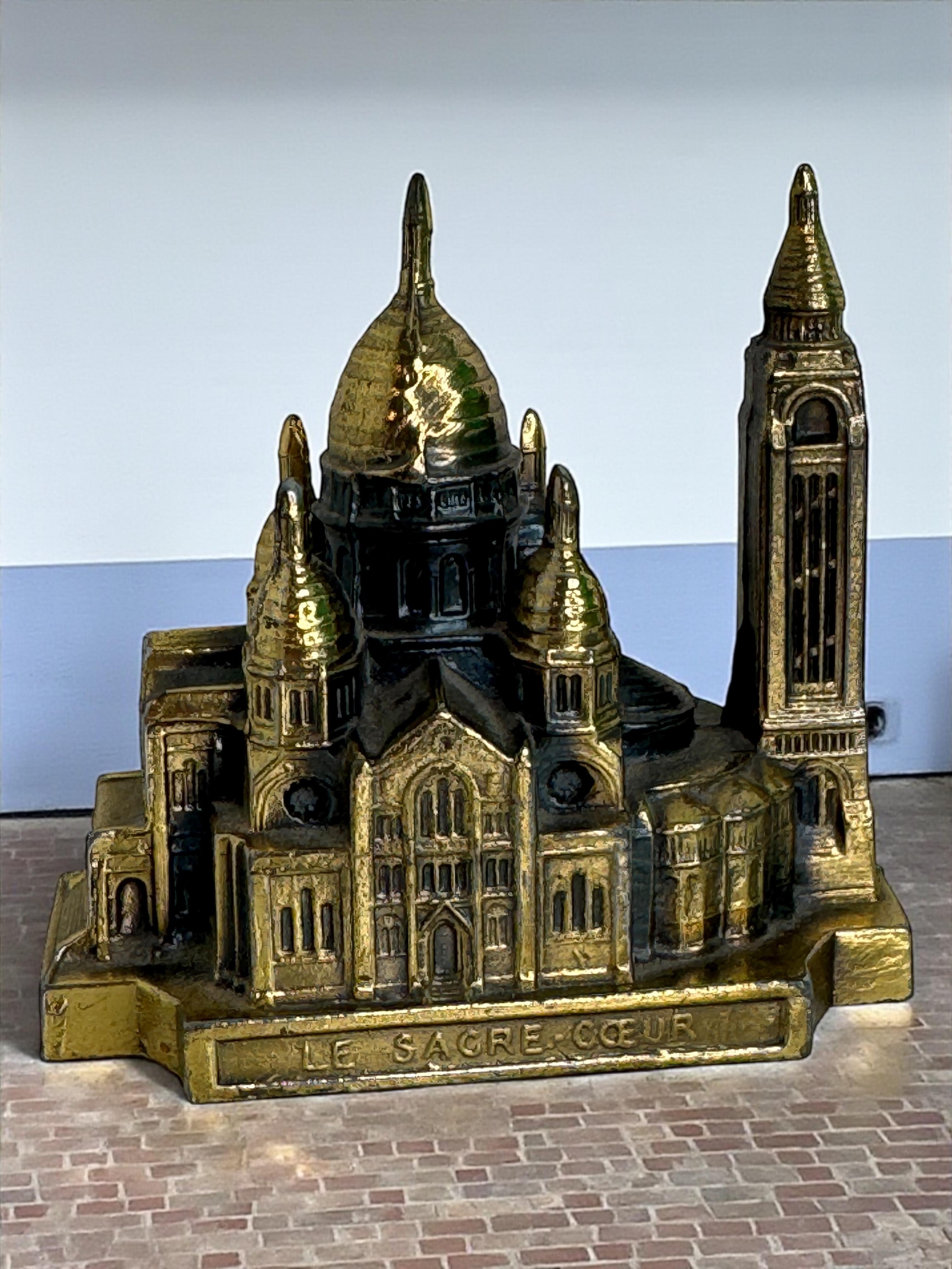 Souvenir della cattedrale del Sacro Cuore Edificio Architettonico da collezione Francia in vendita 1
