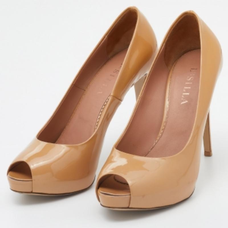 Le Silla Beige Patent Leather Gabry Peep Toe Pumps Size 38.5 For Sale 2
