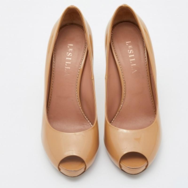 Le Silla Beige Patent Leather Gabry Peep Toe Pumps Size 38.5 For Sale 3