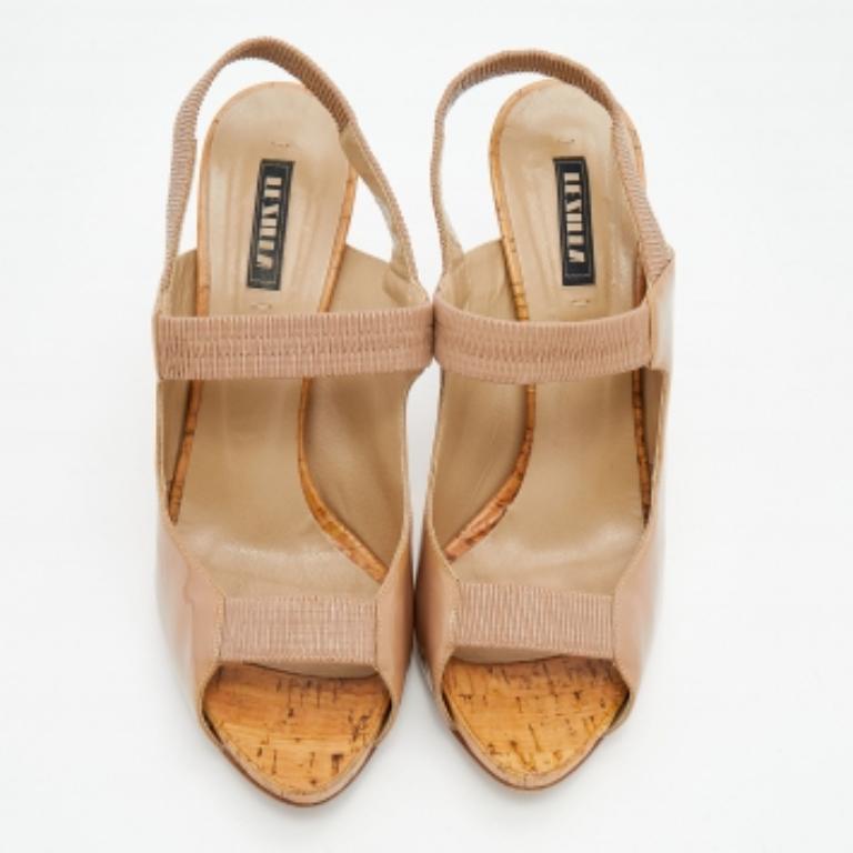 Le Silla Beige Patent Leather Slingback Sandals Size 41 In Good Condition In Dubai, Al Qouz 2