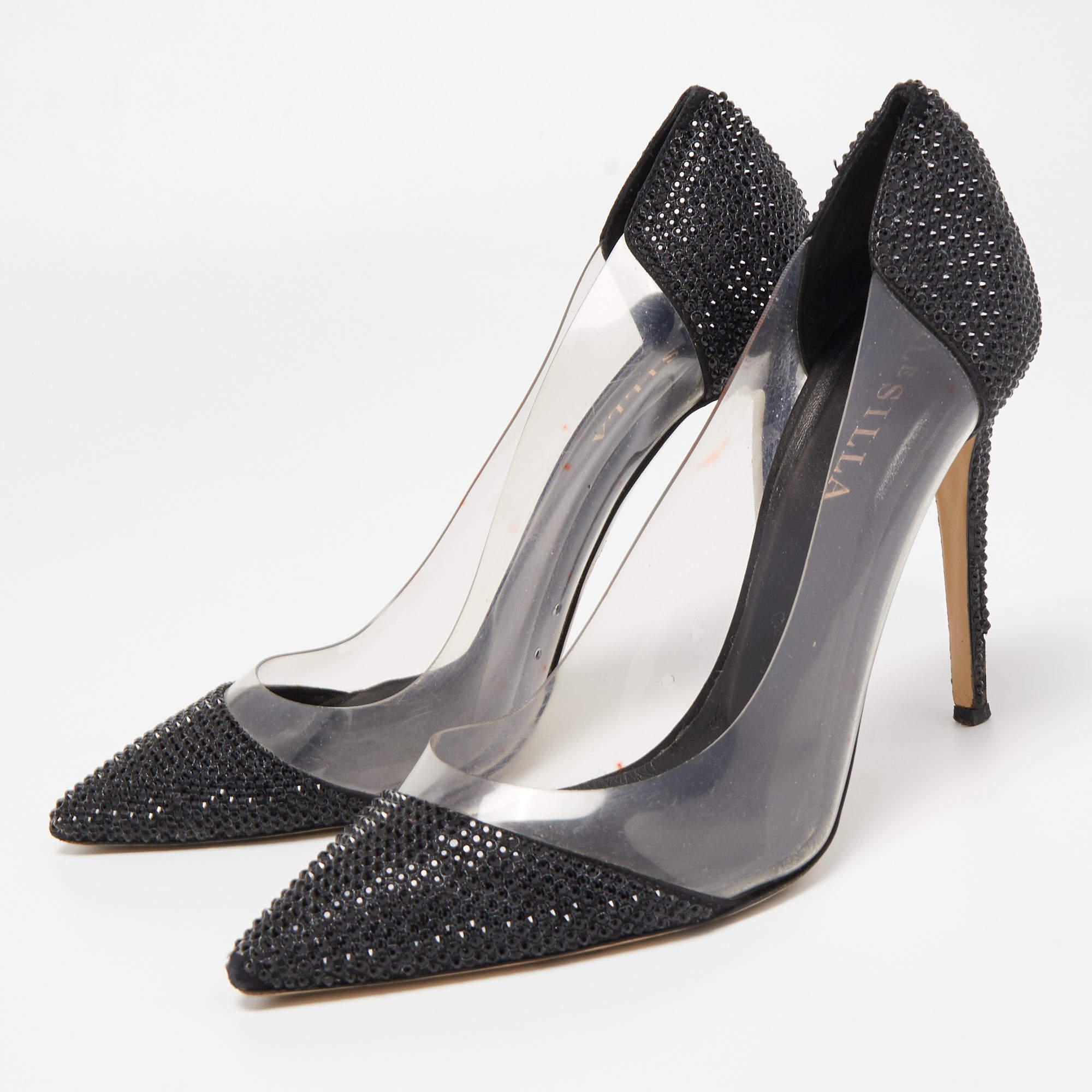 Curvaceous arches a feminine appeal and a well built structure define this set of designer pumps. Coming with comfortable insoles and sleek heels style them with your favorite outfits.