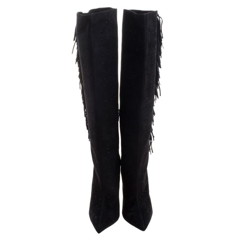 Simple and sophisticated, these knee length boots from Le Silla are a must-buy for the fashionable you. These black boots are crafted in suede and come flaunting leather-lined insoles, pointed toes and little studs with fringes lined along the