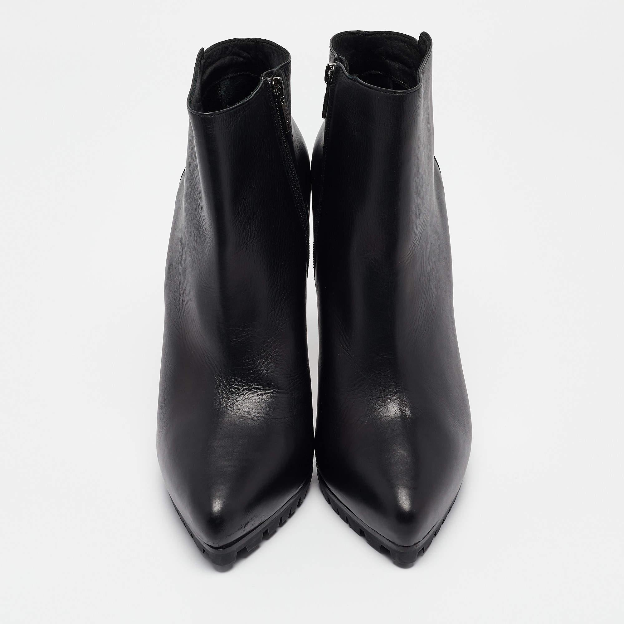 Noir Le Silla - Bottines à bout pointu en cuir noir - Taille 40 en vente