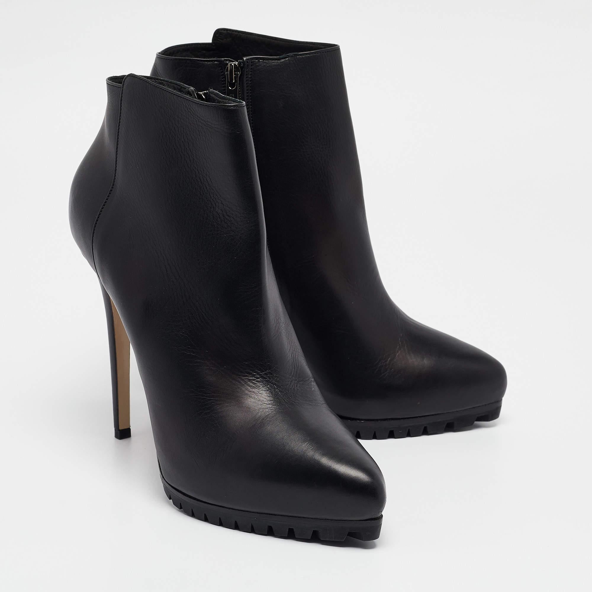 Le Silla - Bottines à bout pointu en cuir noir - Taille 40 Neuf - En vente à Dubai, Al Qouz 2