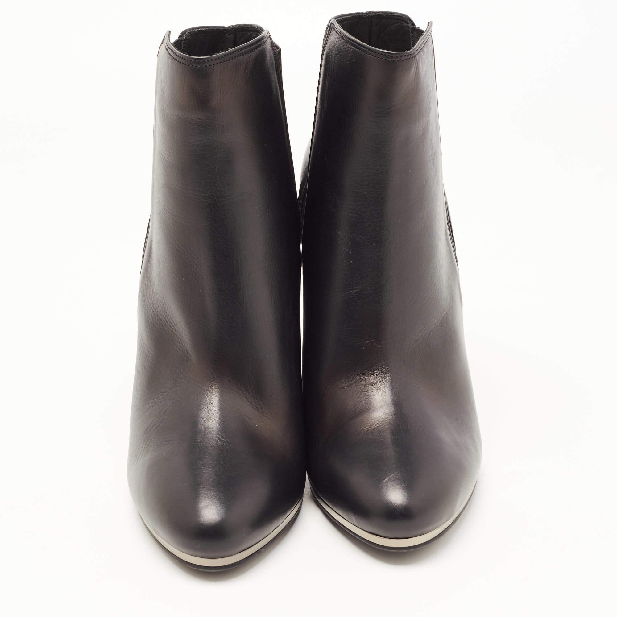 Le Silla Black Leather Wedge Ankle Boots Size 39 In New Condition For Sale In Dubai, Al Qouz 2