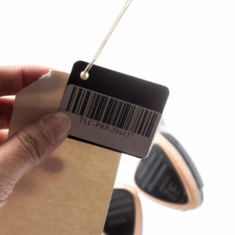 Queste fantastiche décolleté di Le Silla ti piaceranno sicuramente, perché sono ben costruite e assolutamente splendide! Realizzate in pelle verniciata, sono dotate di plateau, punta a lancia, tacco di 12,5 cm e comode solette.