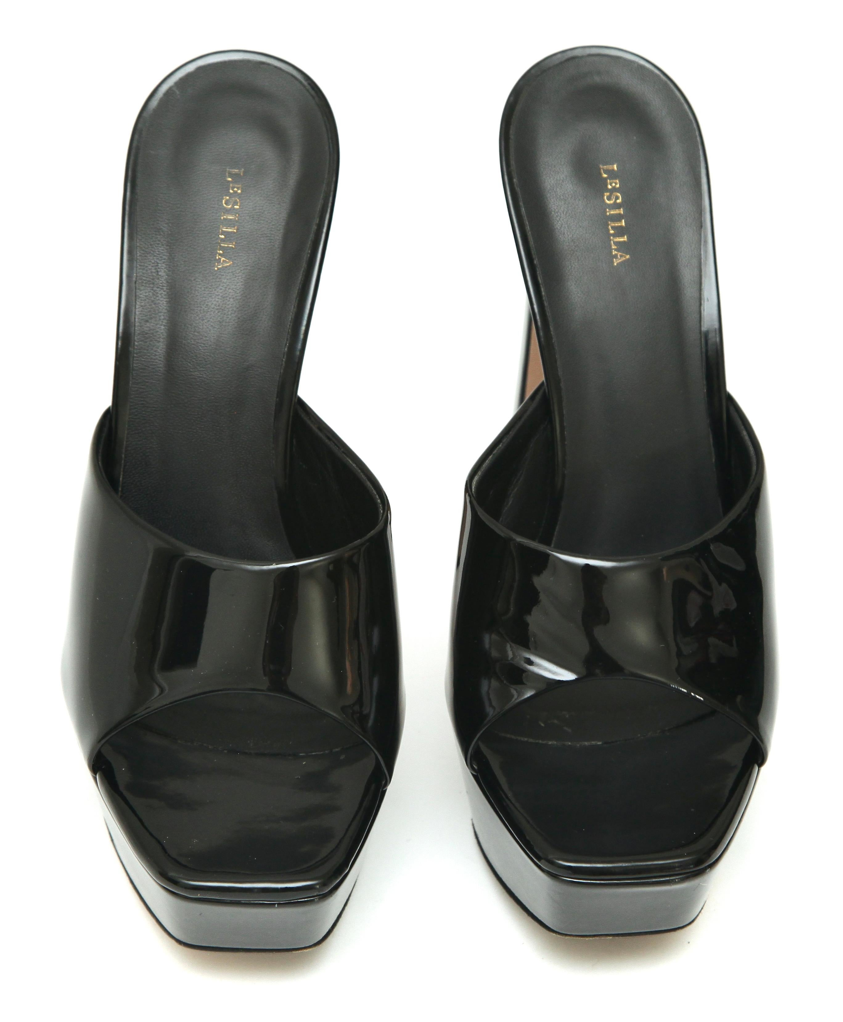 LE SILLA Schwarz Lackleder RESORT Pantolette Sandale Plateau Heel Slip On 38 $790 im Zustand „Gut“ im Angebot in Hollywood, FL