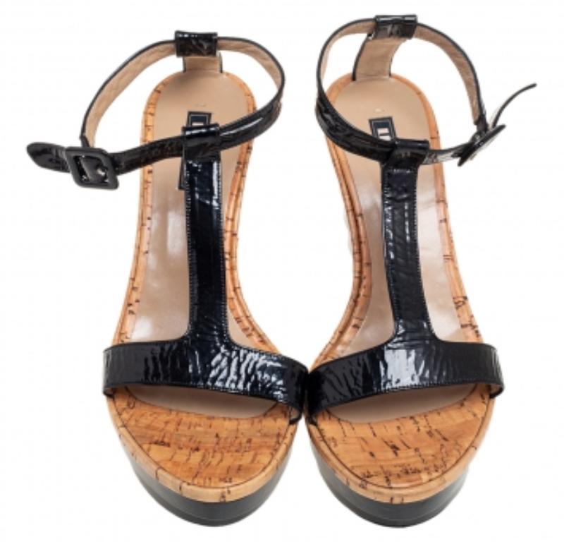 Noir Le Silla Sandales à semelles compensées en cuir verni noir Taille 37.5 en vente
