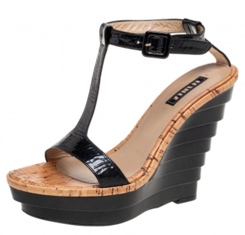 Le Silla Sandales à semelles compensées en cuir verni noir Taille 37.5 Pour femmes en vente