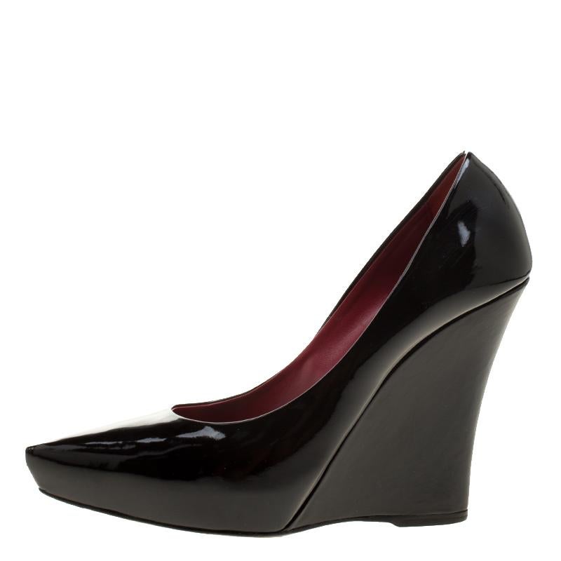 With these Le Silla pumps, you are set to deliver the most unforgettable looks. From their shape and classy black finish to their overall appeal, they are utterly mesmerizing. The pumps come crafted from patent leather and designed with pointed toes