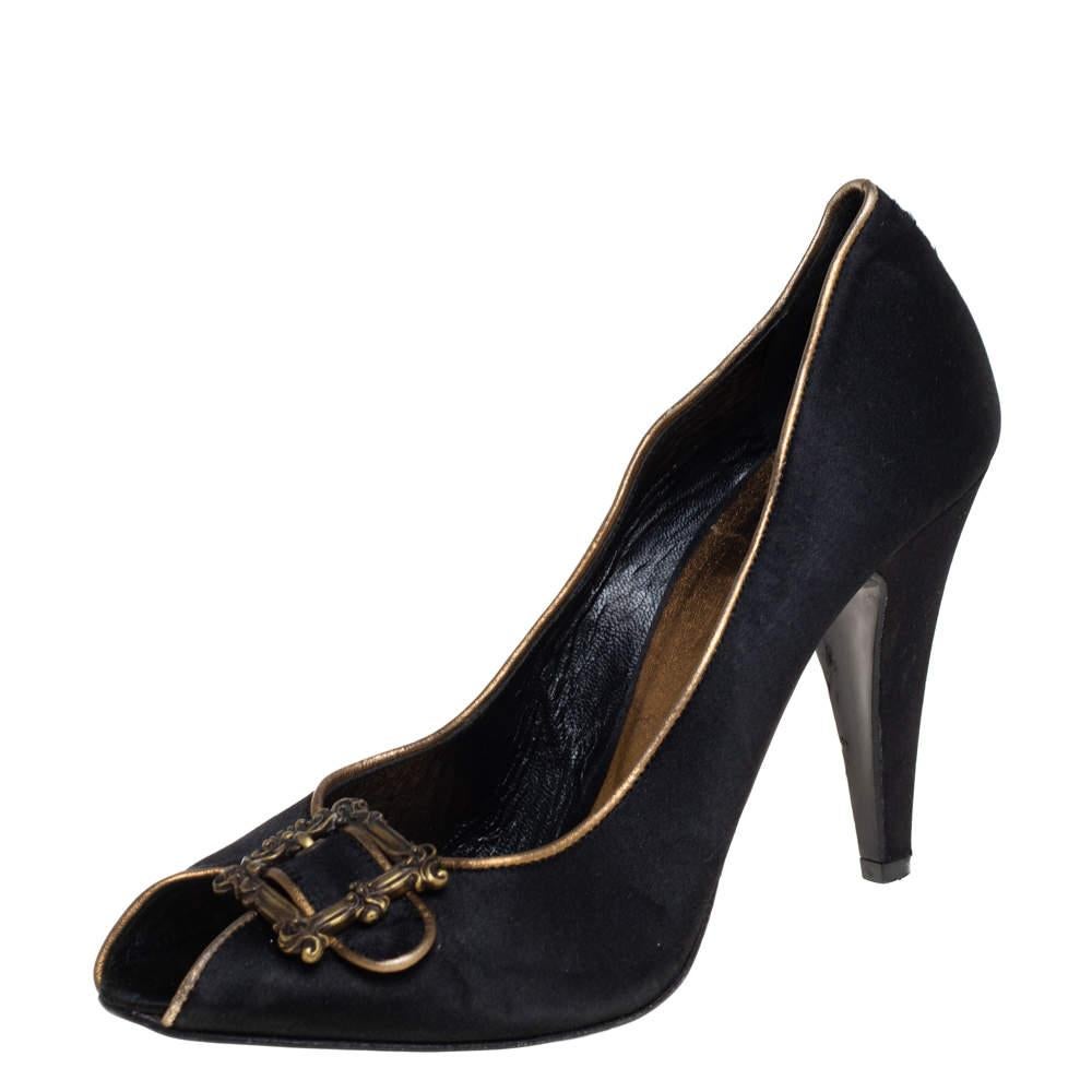 How can one not fall in love with these pumps by Le Silla! They've been beautifully crafted from black satin and feature buckles on the uppers. The pumps carry a peep toe with leather insoles and they will perfectly complement all your dresses and