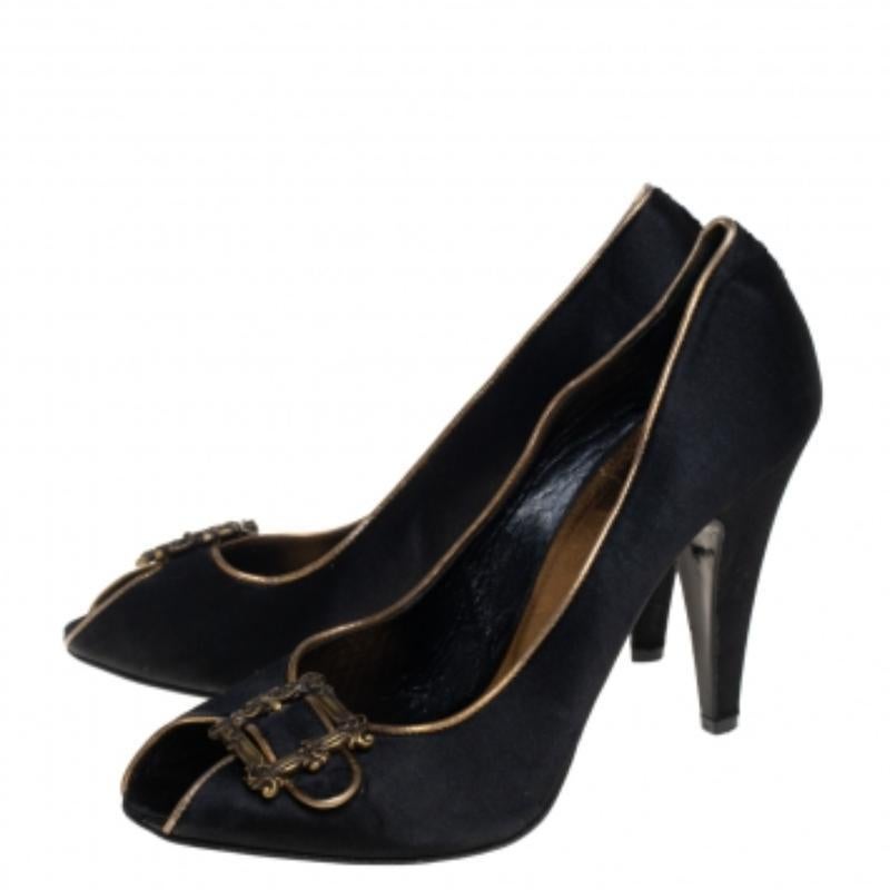How can one not fall in love with these pumps by Le Silla! They've been beautifully crafted from black satin and feature buckles on the uppers. The pumps carry a peep toe with leather insoles and they will perfectly complement all your dresses and