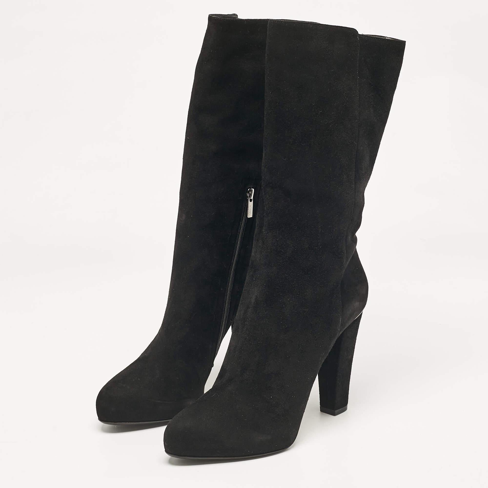 Les bottes sont un élément essentiel de votre garde-robe  et ces bottes  fabriqué à partir de matériaux de première qualité  sont un bon choix. Offrir le meilleur du confort et du style  cette paire à la semelle solide serait parfaite avec un jean