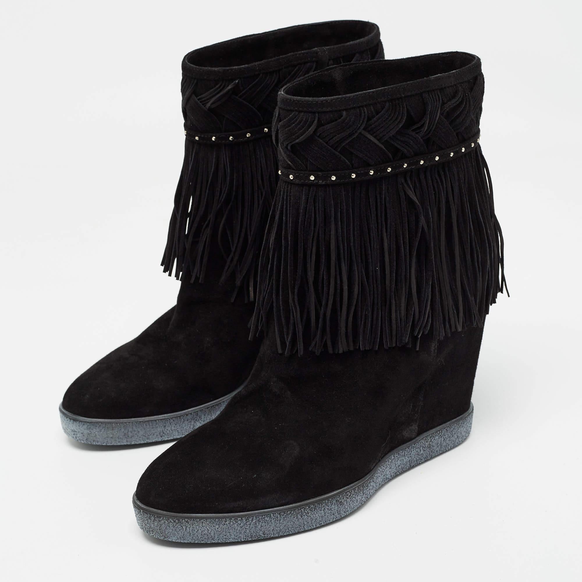 Le Silla brings you this pair of super versatile boots that you'll love to keep flaunting once you purchase them. The boots have been designed with fringes and concealed wedges. Made of suede they are a must have.

