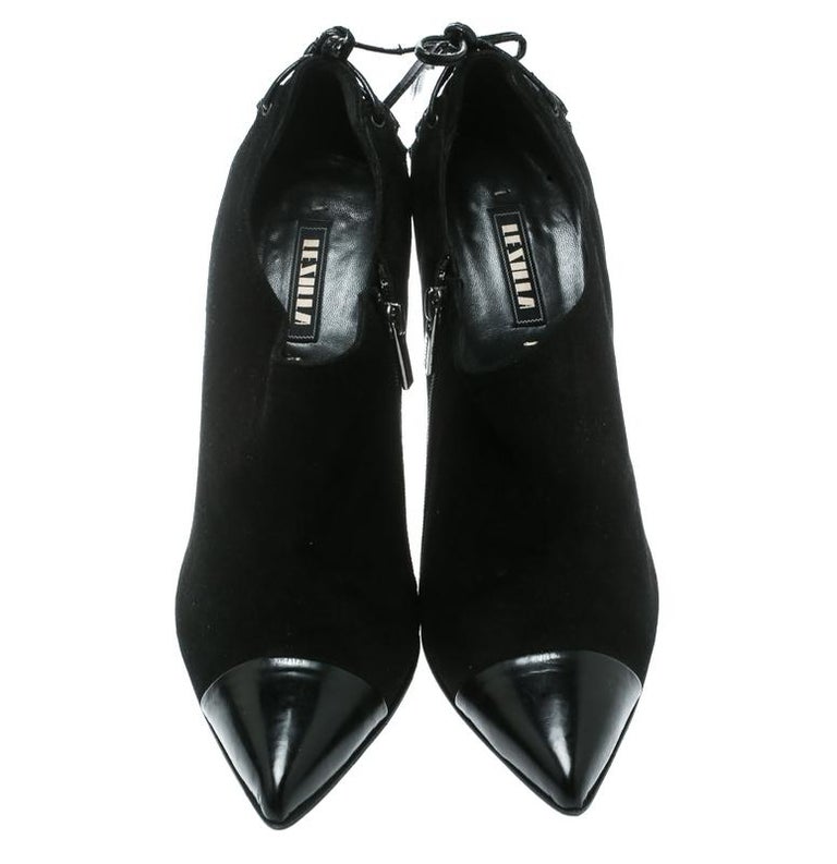 Le Silla Black Suede/Patent Lather Cap Toe Ankle Boots Size 37.5 In Good Condition For Sale In Dubai, Al Qouz 2