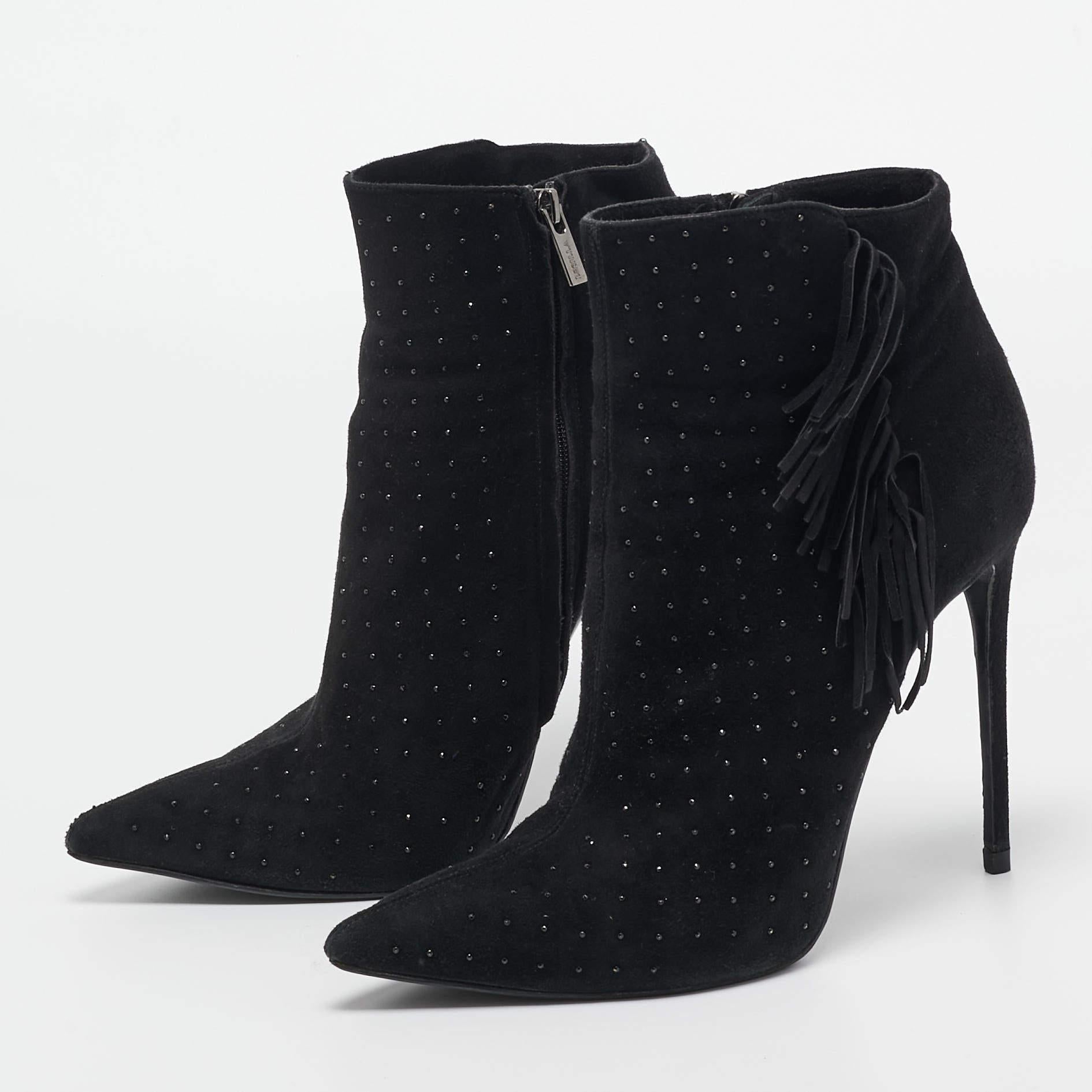 Boots are an essential part of your wardrobe and these boots crafted from top quality materials are a fine choice. Offering the best of comfort and style this sturdy soled pair would be great with a dress for a casual day out