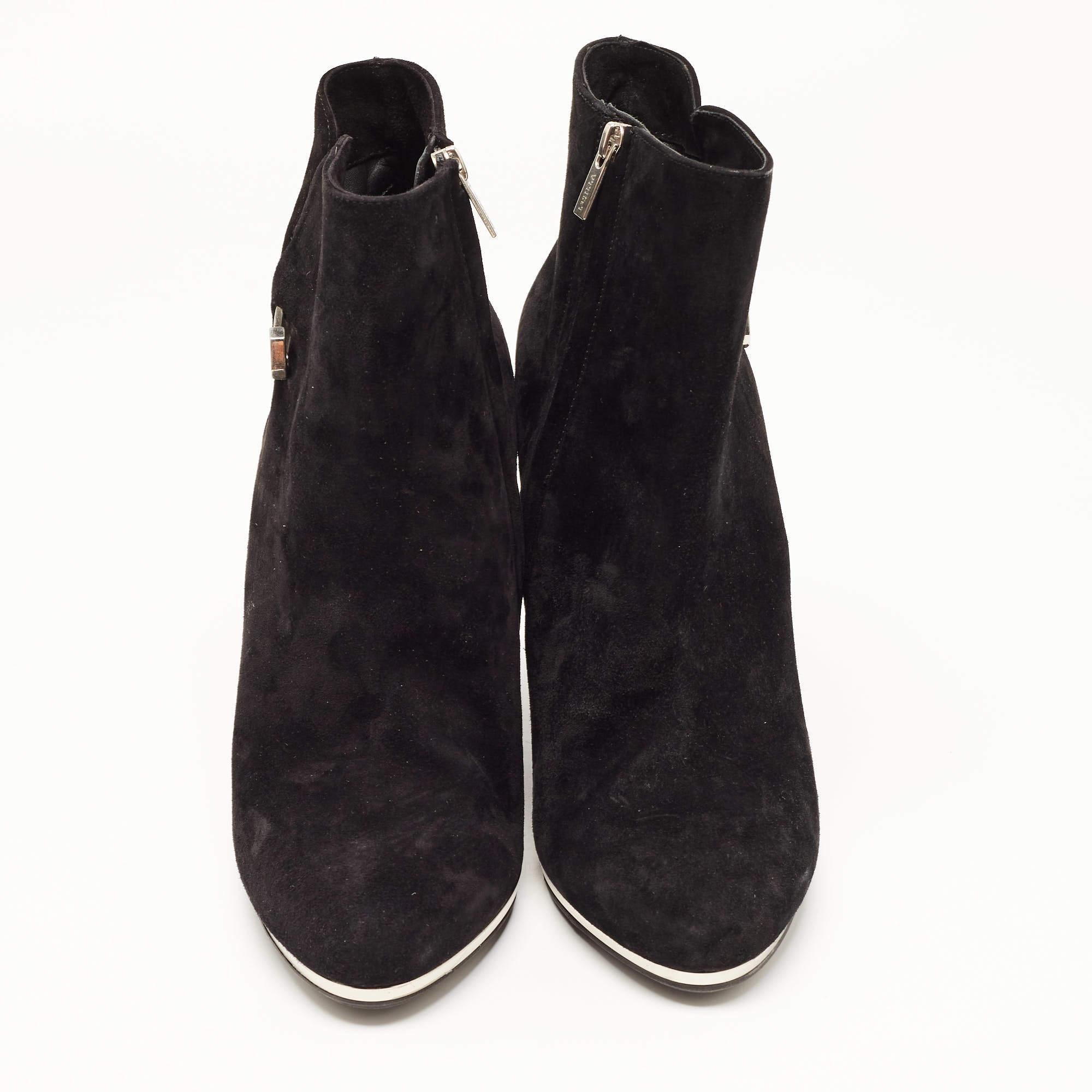 Le Silla Black Suede Wedge Ankle Boots Size 40 In New Condition For Sale In Dubai, Al Qouz 2