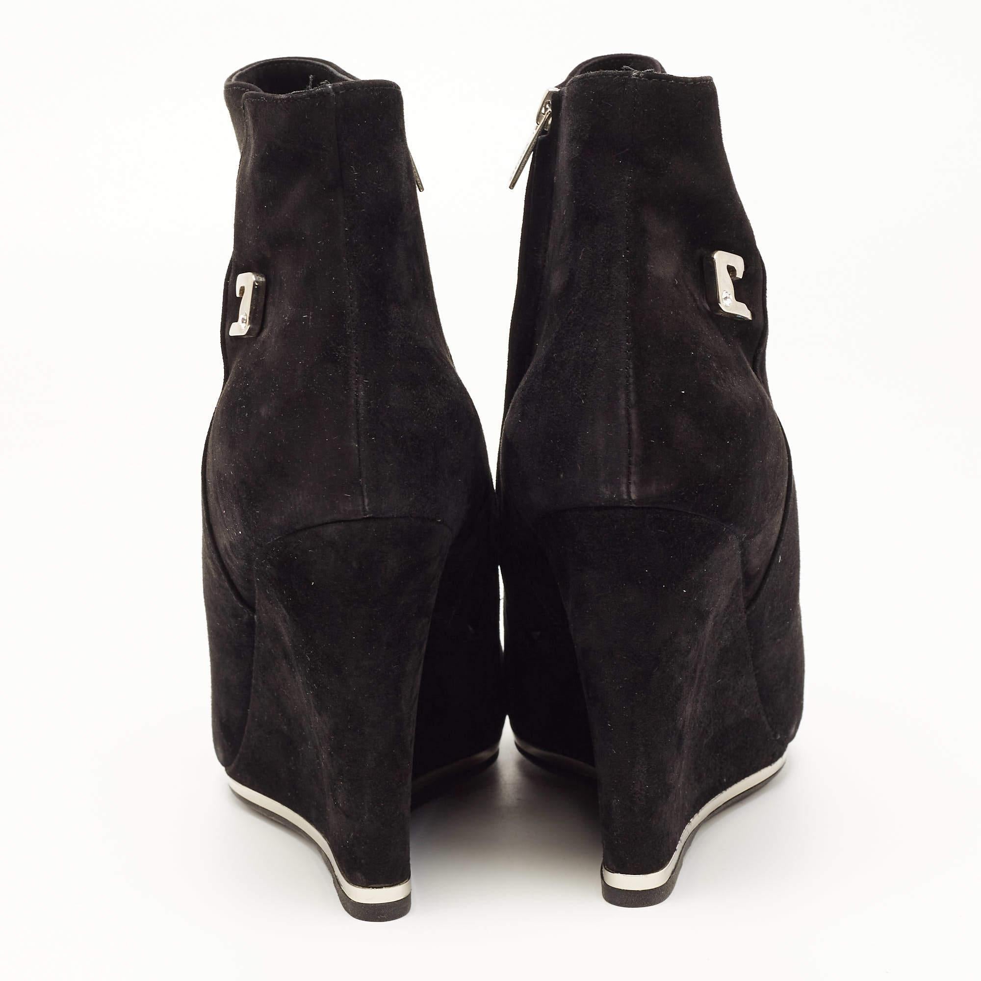Le Silla Black Suede Wedge Ankle Boots Size 40 en vente 2