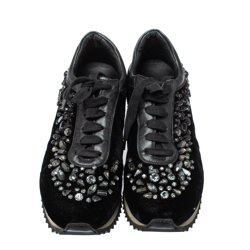 These amazing sneakers from Le Silla will elevate your look. Step out in style and confidence as you wear these attractive low-top sneakers. They carry a black-hued exterior made from velvet and leather. They are styled with laces, crystal