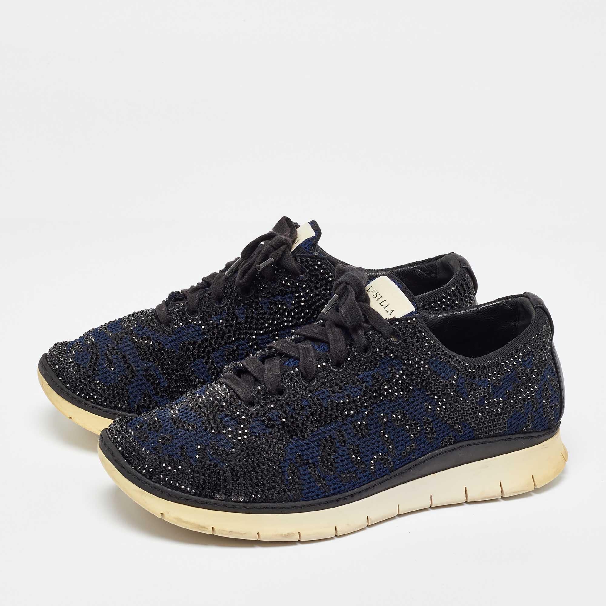 Eleva il tuo gioco di calzature con queste sneakers di design. Combinando estetica di alto livello e comfort ineguagliabile, queste sneakers sono un simbolo del lusso moderno e del gusto impeccabile.
