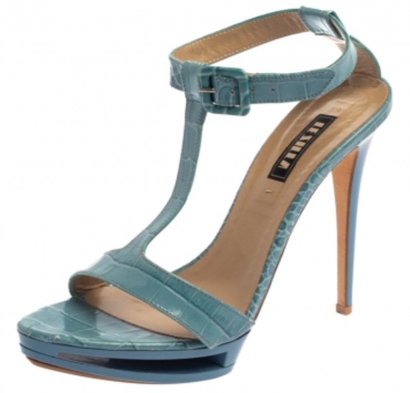 Le Silla Blue Croc Embossed Leather Embossed T-Strap Platform Sandals Size 37 In Good Condition For Sale In Dubai, Al Qouz 2