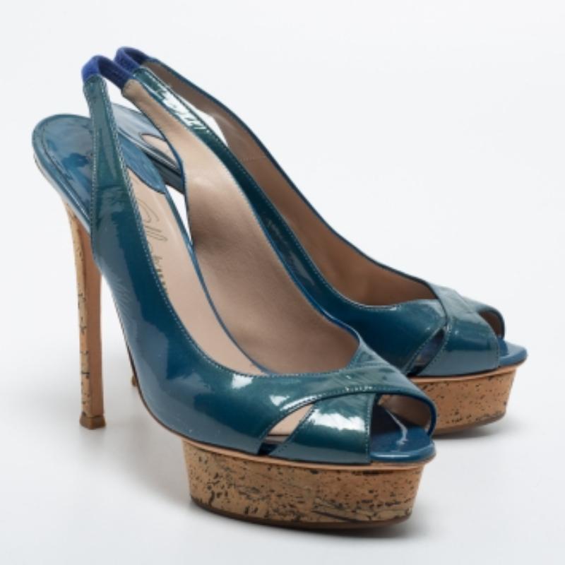Le Silla Sandalias de piel charol azul tamaño 41 en Bueno estado para la venta en Dubai, Al Qouz 2