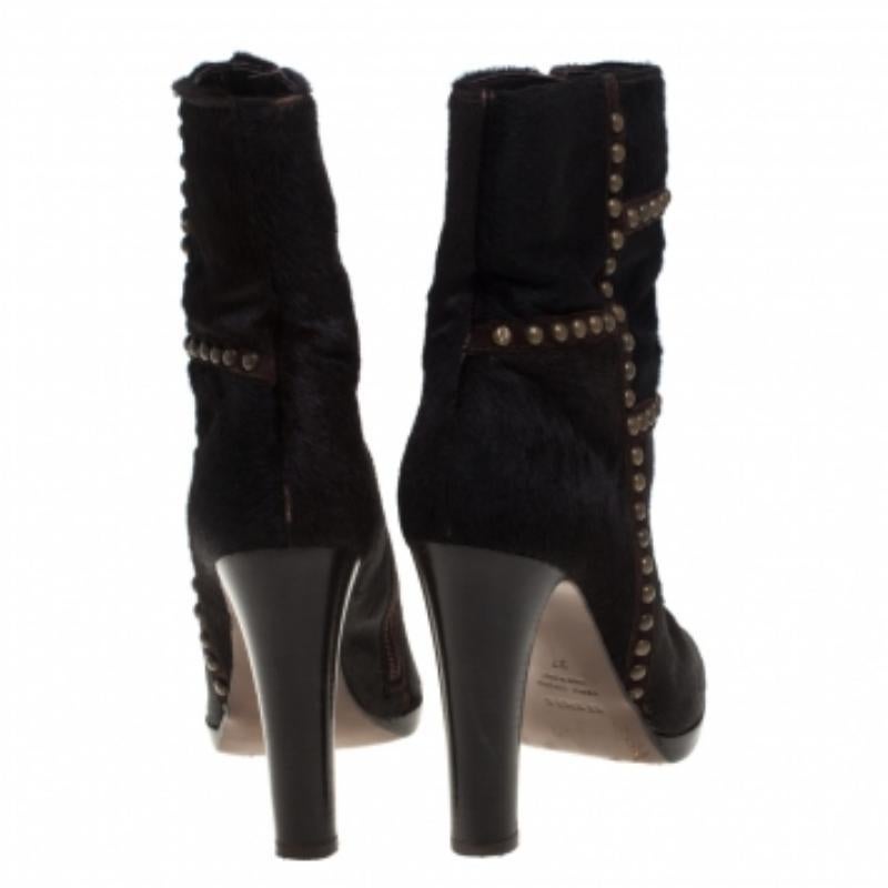 Le Silla Brown Calf Hair Studded Studded Ankle Boots Size 37 In Good Condition For Sale In Dubai, Al Qouz 2