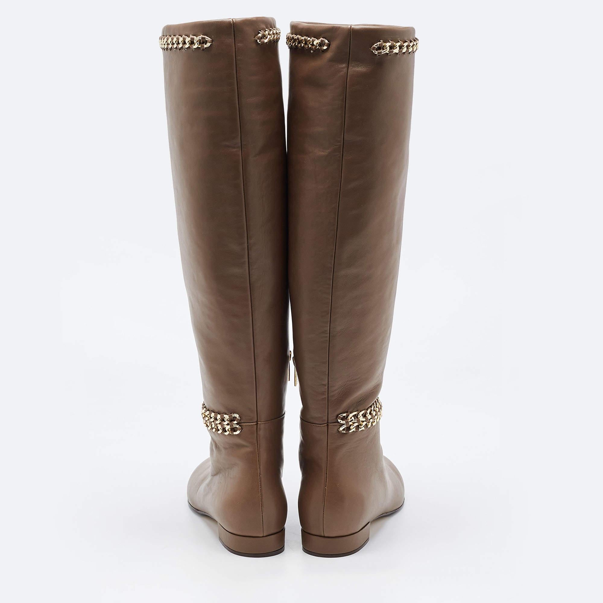 Le Silla Brown Leather Chain Detail Knee Length Boots Size 37 In Excellent Condition For Sale In Dubai, Al Qouz 2