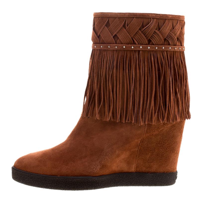 Fringes and boots make for the perfect fun and flirty winter or summer bohemian looks, and these Le Silla wedge boots are perfect to wear through the day. Constructed in brown suede material, these boots features braided embroidery around the top