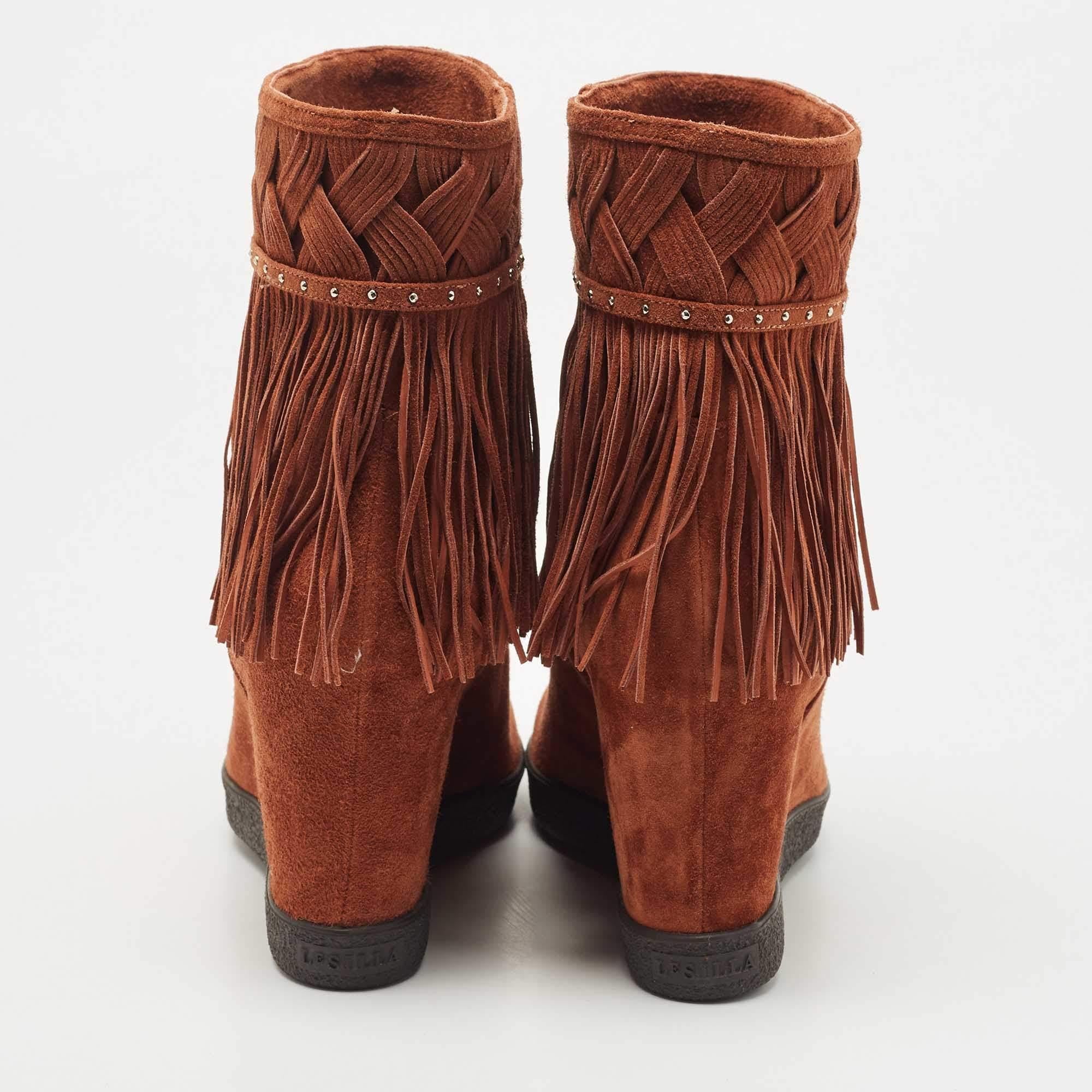 Le Silla Brown Suede Fringe Ankle Length Boots Size 38.5 In New Condition For Sale In Dubai, Al Qouz 2