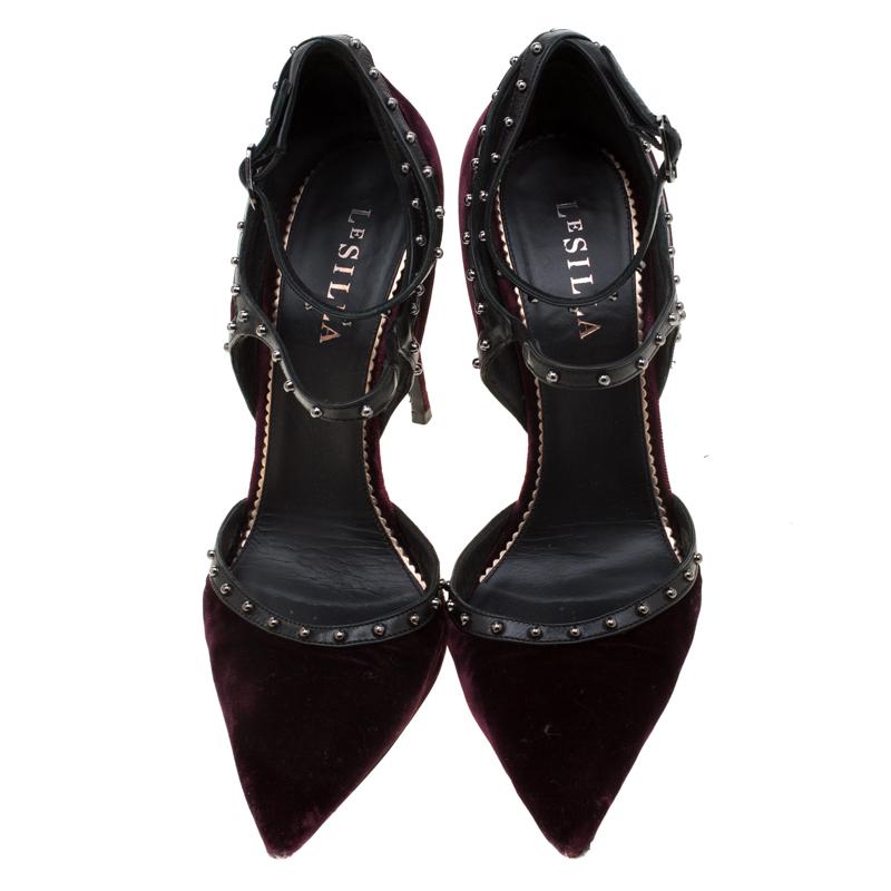 Stylish and classy, this pair of pumps from the house of La Silla are a force to be reckoned with, The pair, designed from velvet, features leather straps with style embellishments and makes sure you can be the centre of attention every time you