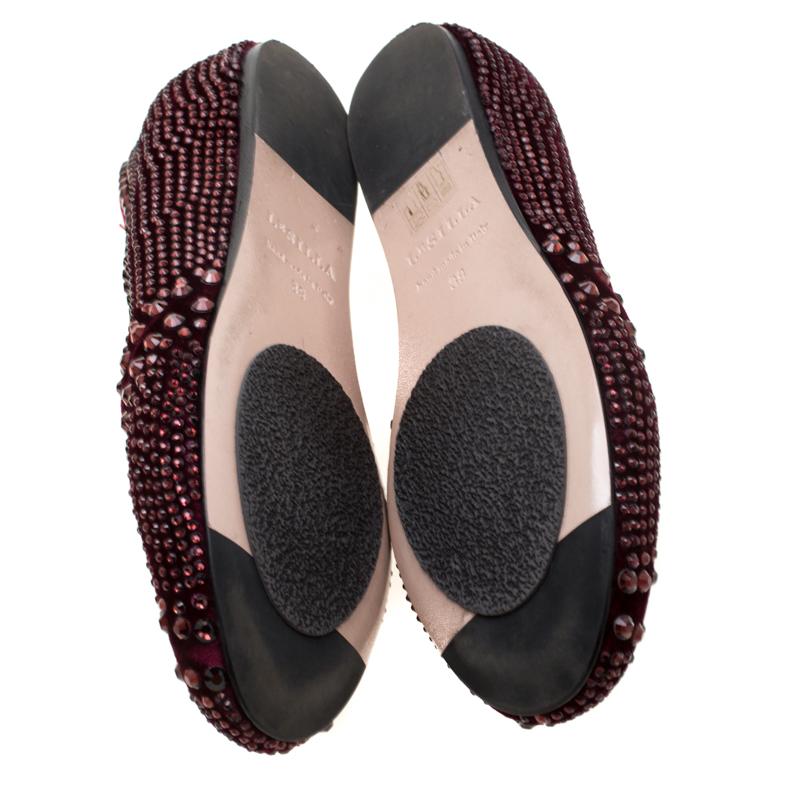 Le Silla Burgundy Velvet Crystal Embellished Dixie Slip On Loafers Size 39 In Good Condition In Dubai, Al Qouz 2