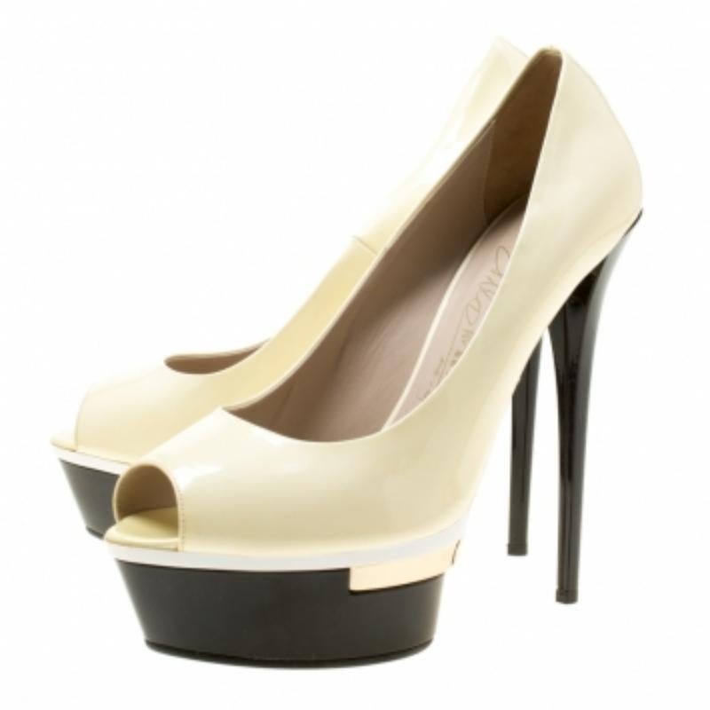 Blanc Le Silla escarpins à bout ouvert en cuir verni crème, taille 39 en vente