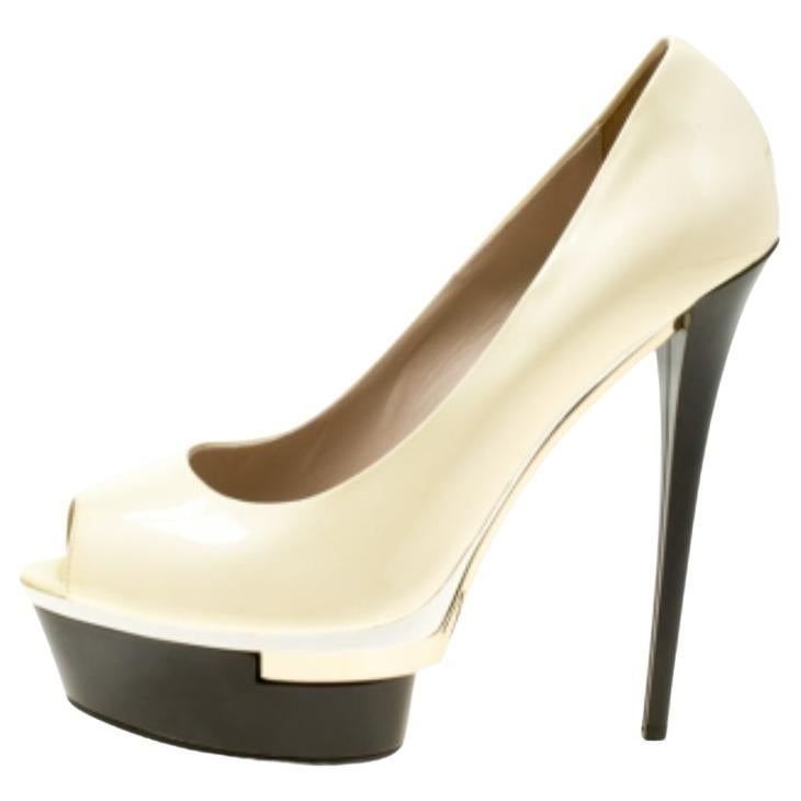 Le Silla escarpins à bout ouvert en cuir verni crème, taille 39 en vente