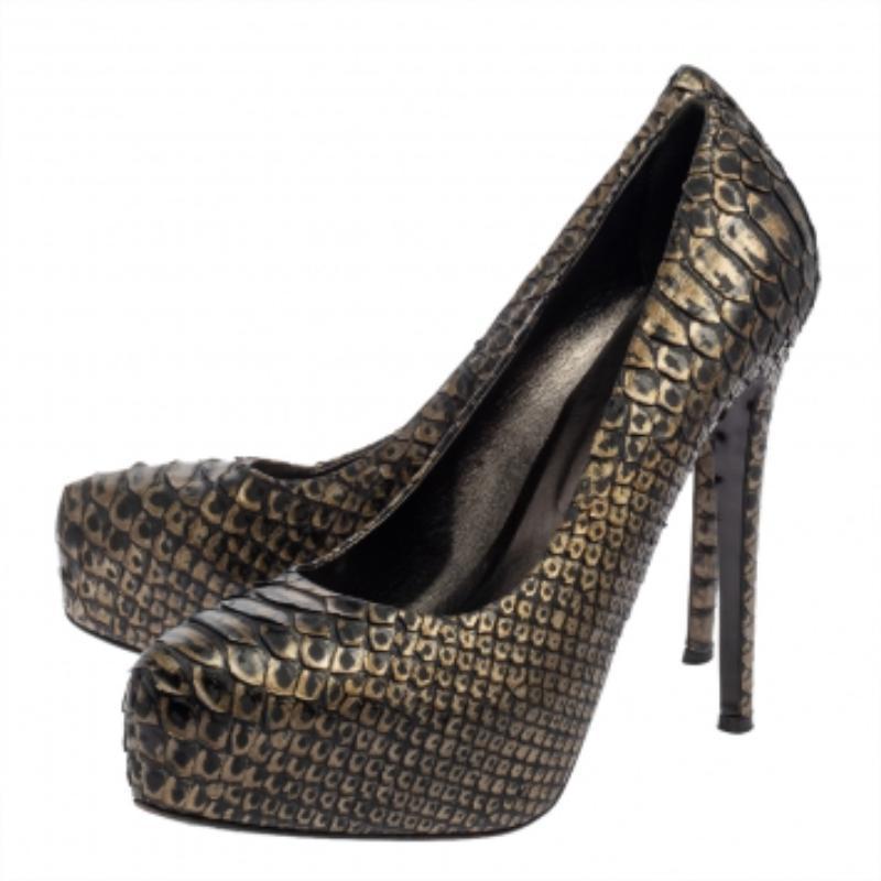 You'll love to flaunt these smart and stylish pumps from Le Silla. The dark green and gold pumps are crafted from python leather and feature an elegant silhouette. They flaunt almond toes, 13.5 cm high stiletto heels, and leather-lined insoles. The