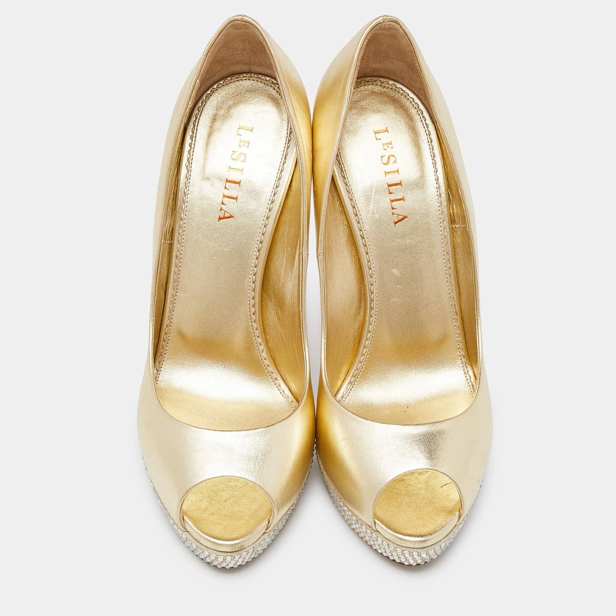 Le Silla Gold Leather Crystal Embellished Platform Peep Toe Pumps Size 40 In Excellent Condition For Sale In Dubai, Al Qouz 2