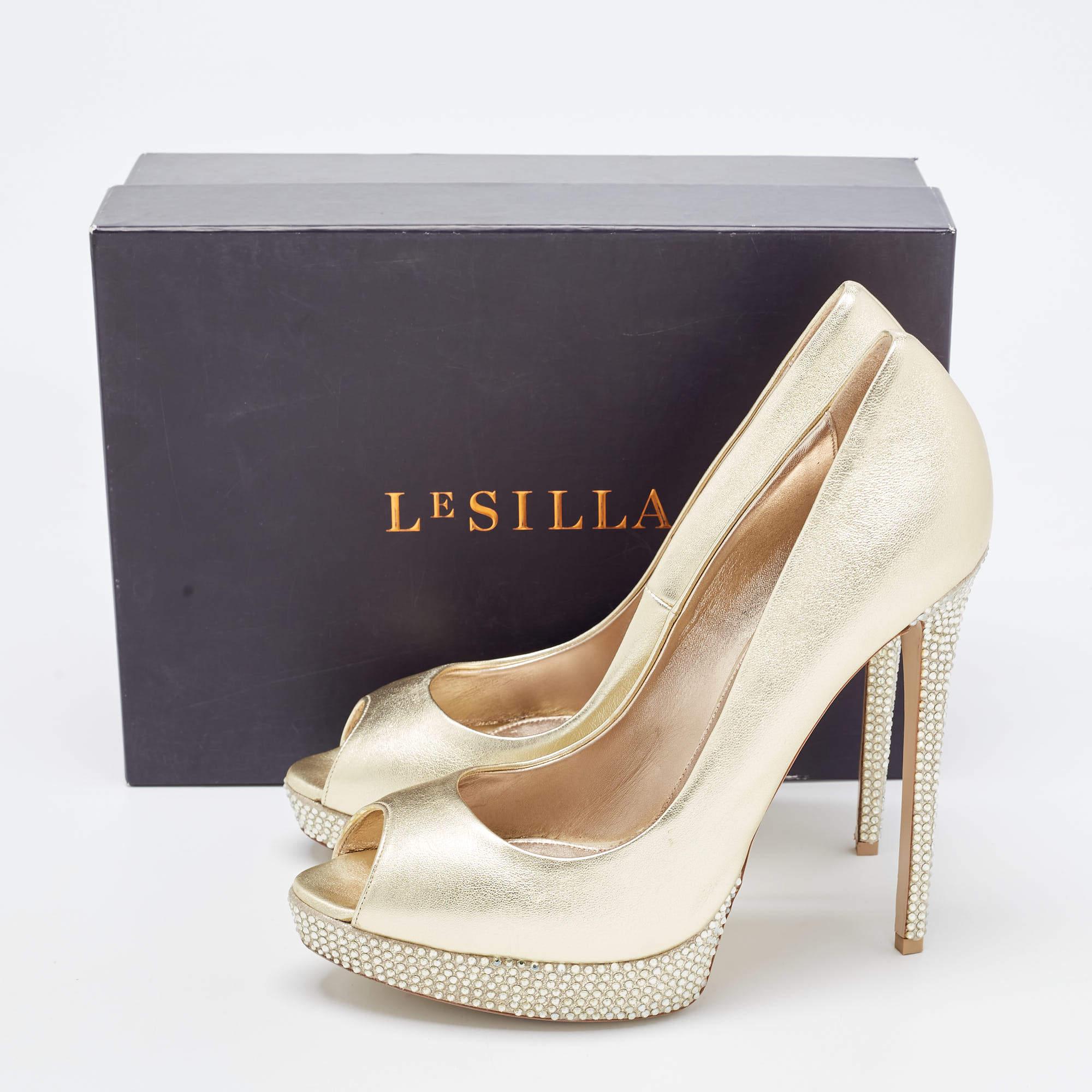 Le Silla Golden Leather Crystal Embellished Platform Peep Toe Pumps Size 41 For Sale 6