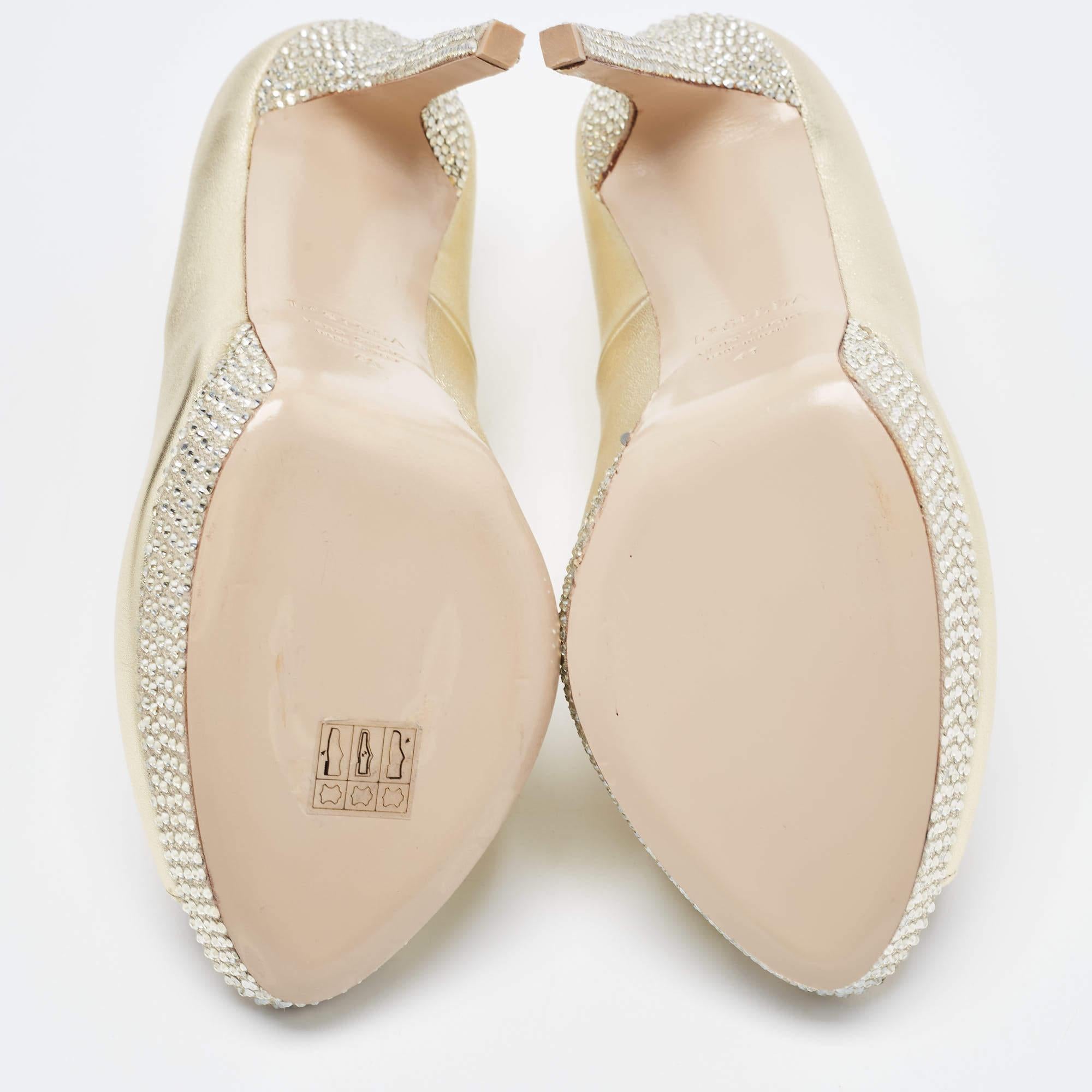 Le Silla Golden Leather Crystal Embellished Platform Peep Toe Pumps Size 41 For Sale 2