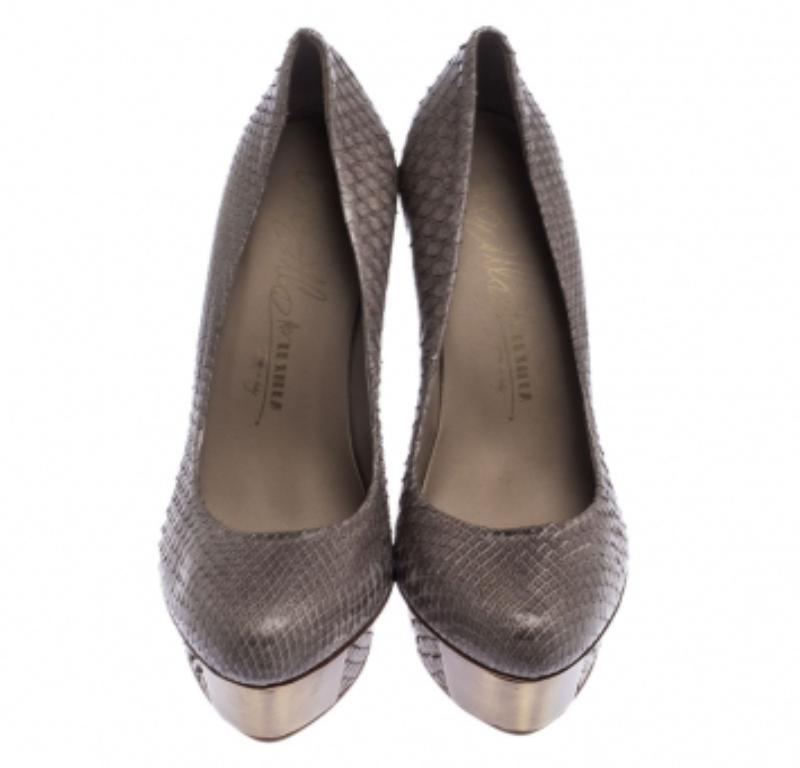 Grigio Le Silla, Pumps con plateau in metallo e pitone grigio, taglia 39 in vendita