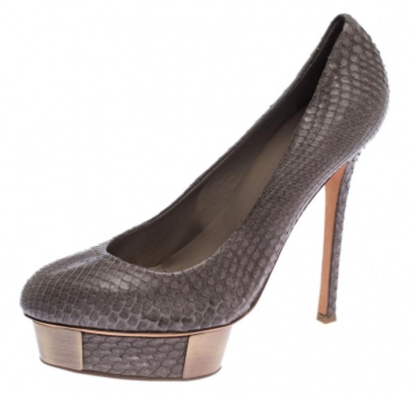 Donna Le Silla, Pumps con plateau in metallo e pitone grigio, taglia 39 in vendita
