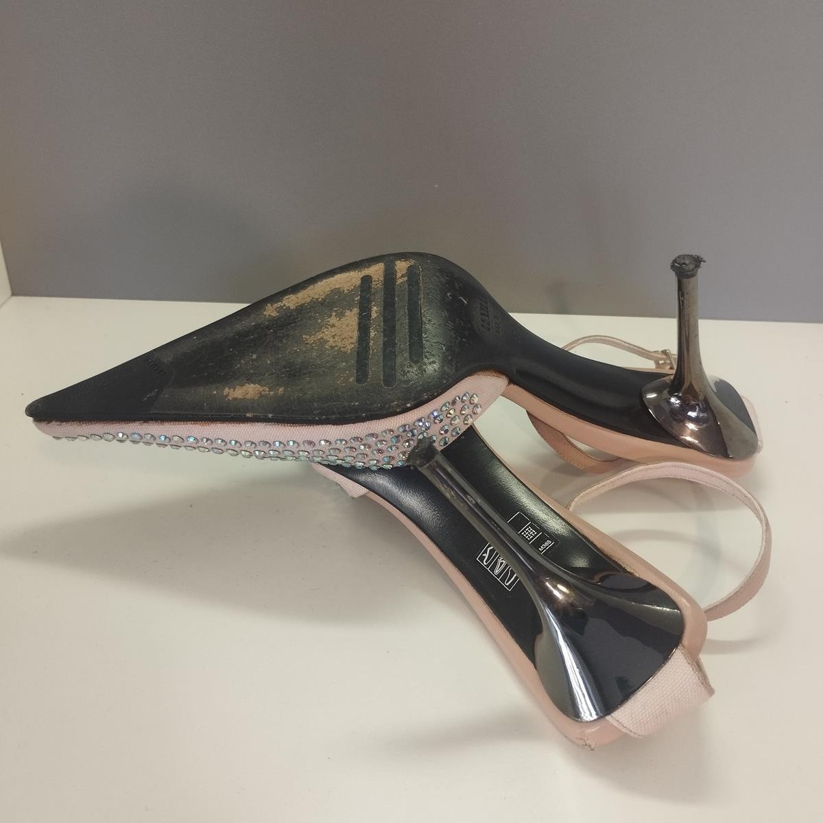 Le Silla Jewel Shoe IT 37,5 en vente 4