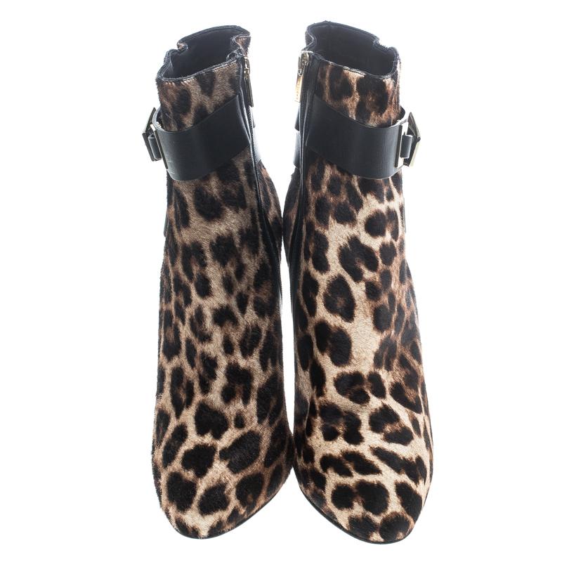 From the edgy leopard print to the exotic calf hair exterior, these boots from Le Silla are designed to give you a killer look. These are designed with leather straps that feature buckle accents and are elevated with 12.5 cm high heels. Styled with