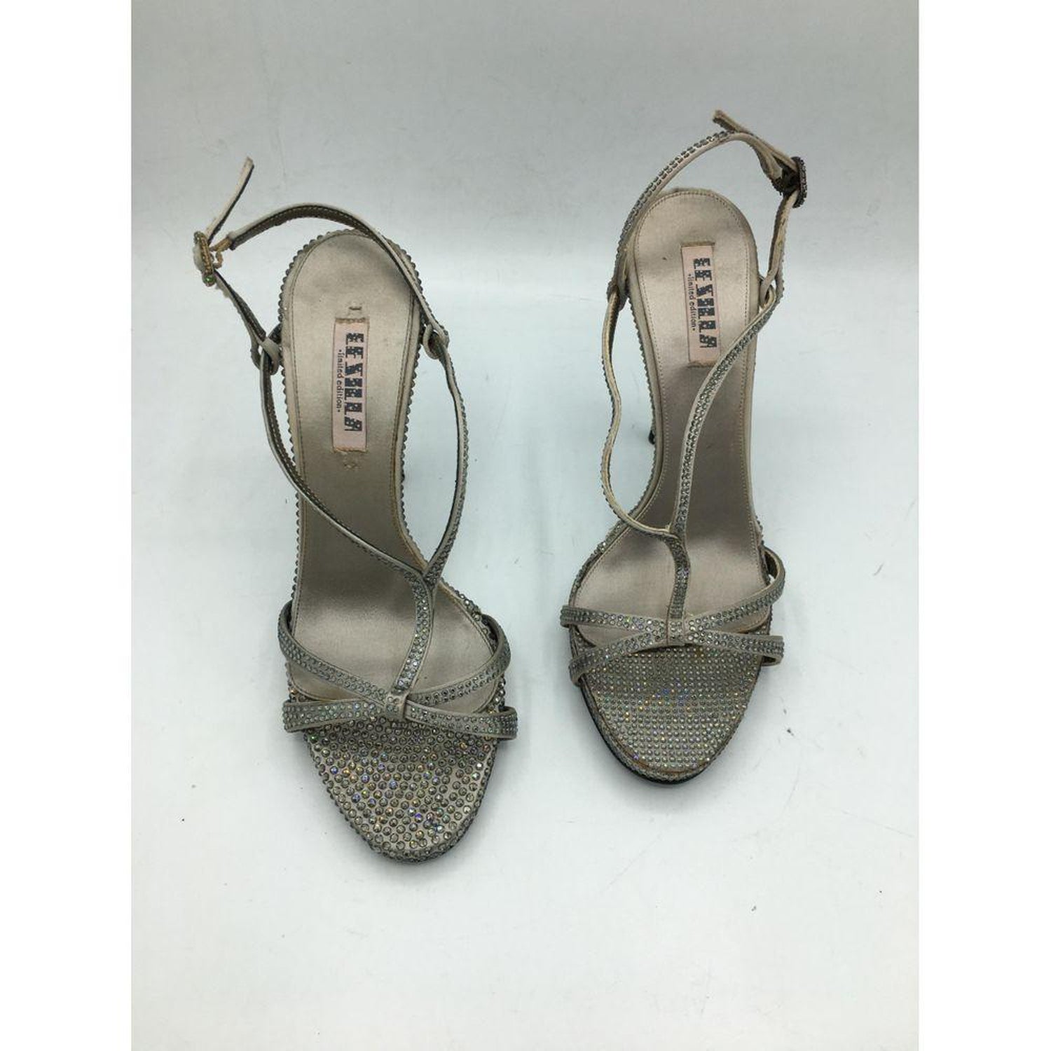 Le Silla Limited Edition Leather Heels Sandals in Silver For Sale at 1stDibs