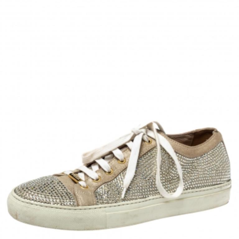 Le Silla Metallic Beige Crystal Embellished Suede Low Top Sneakers Size 41 In Good Condition For Sale In Dubai, Al Qouz 2