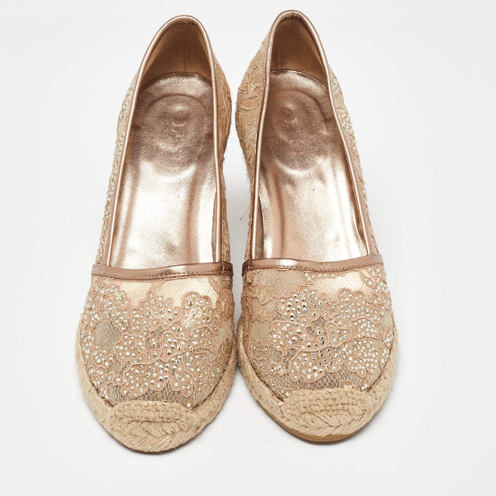 Le Silla Metallic Beige/Gold Lace and Leather Espadrille Wedge Pumps Taglia 37 In condizioni buone in vendita a Dubai, Al Qouz 2