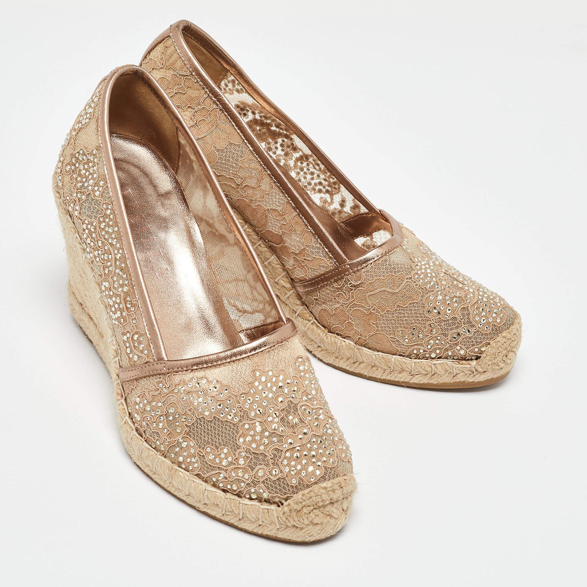 Donna Le Silla Metallic Beige/Gold Lace and Leather Espadrille Wedge Pumps Taglia 37 in vendita